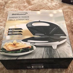 Sandwich maker   New in box.  White non stick. Never used